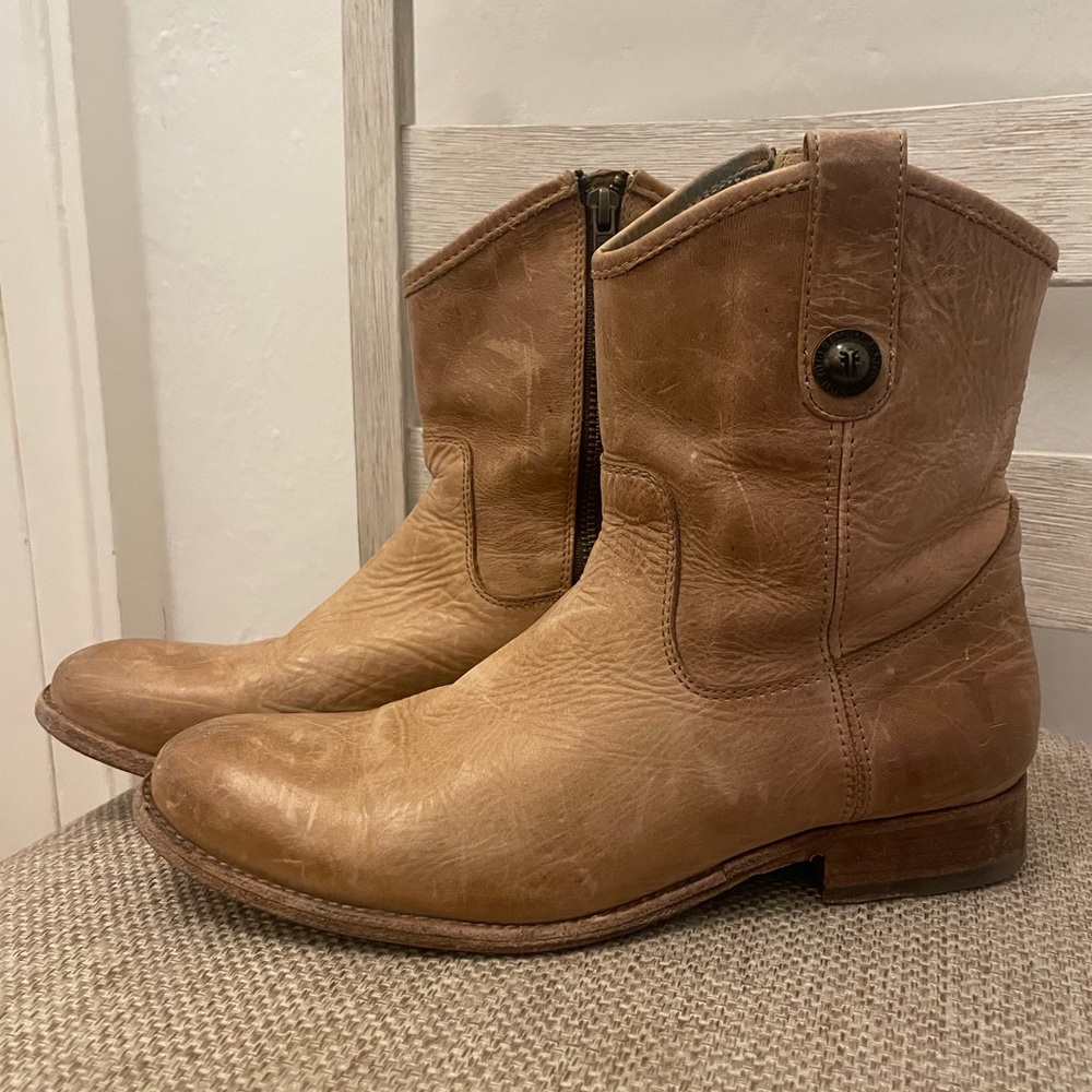 Banana Short Frye Boots